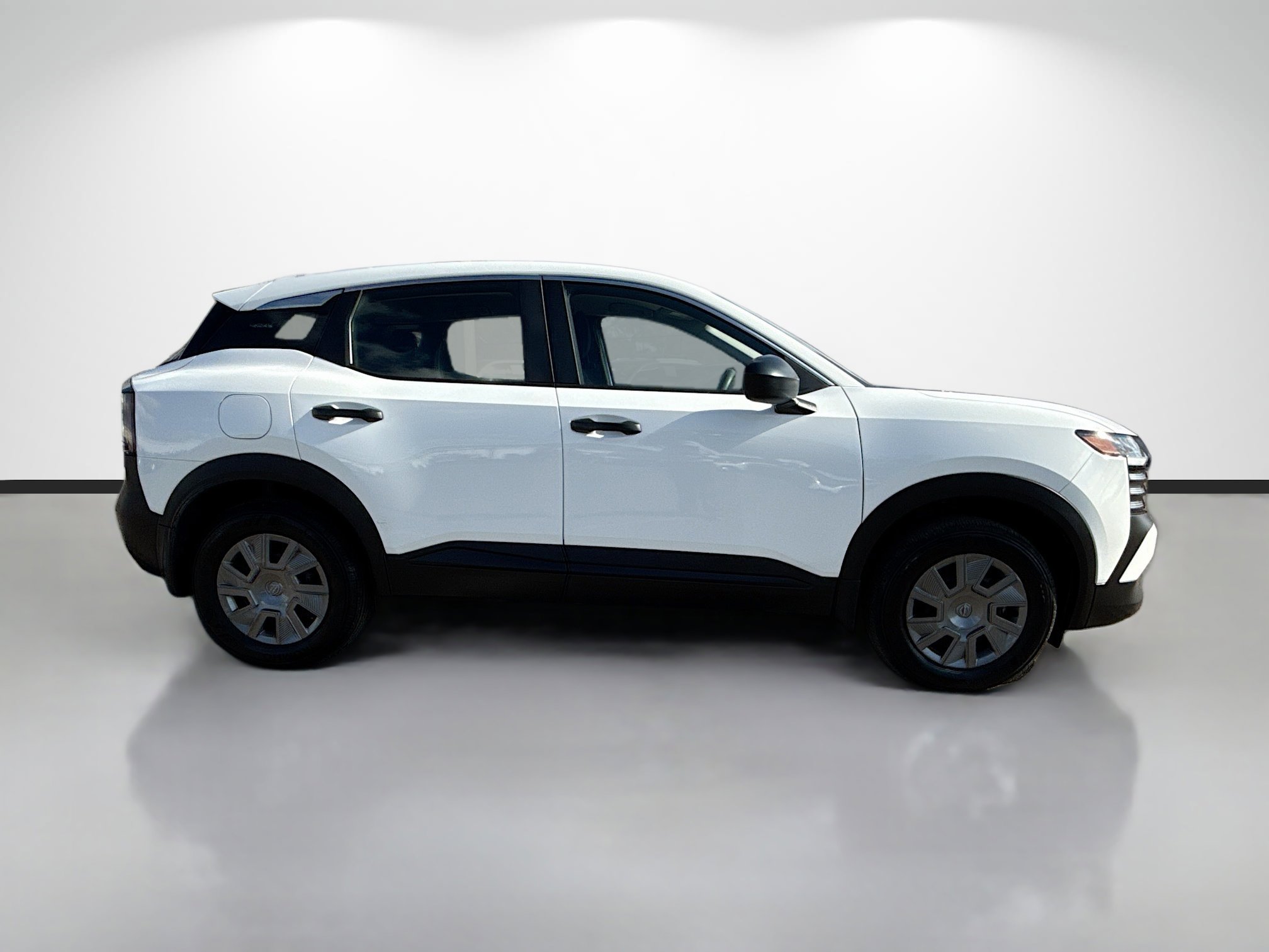 Used 2025 Nissan Kicks S image 2