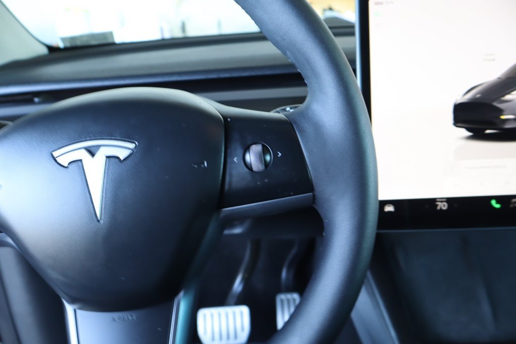 Used 2023 Tesla Model Y Performance AWD/4WD image 23