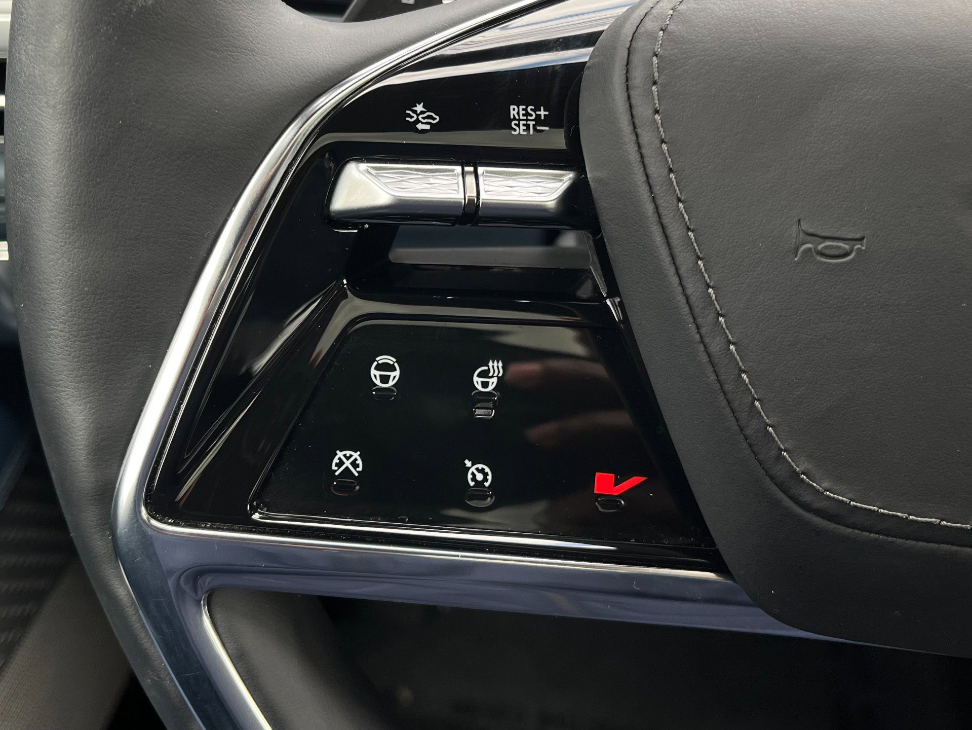 Used 2025 Cadillac Escalade IQ Luxury 2 image 18