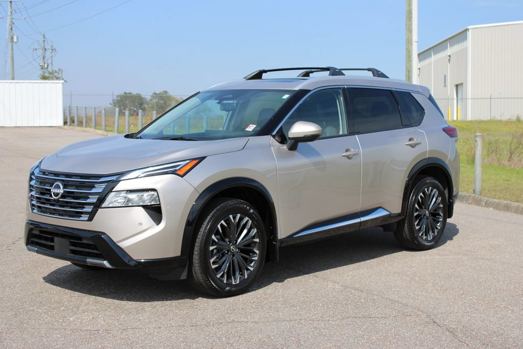 Used 2025 Nissan Rogue Platinum AWD/4WD image 2