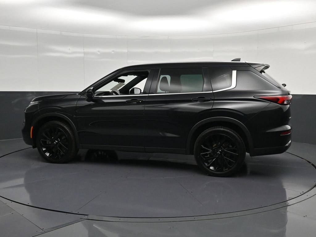 Used 2023 Mitsubishi Outlander SE FWD image 8
