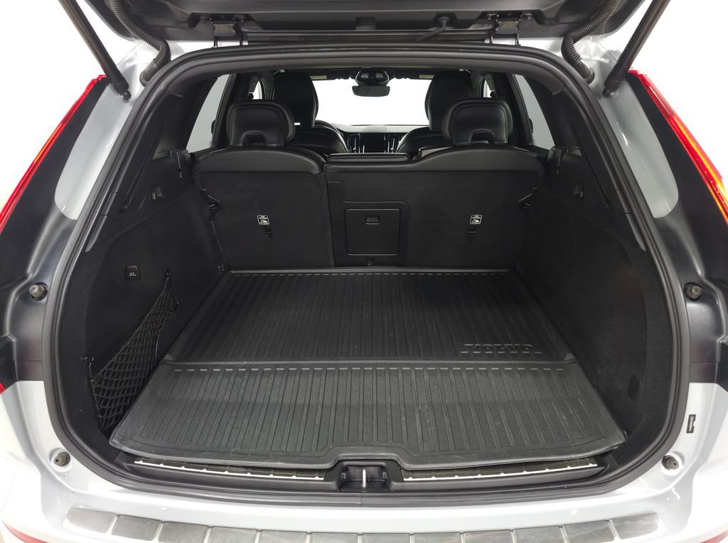 Certified 2024 Volvo XC60 T8 Ultimate w/ Protection Package Premier AWD/4WD image 9