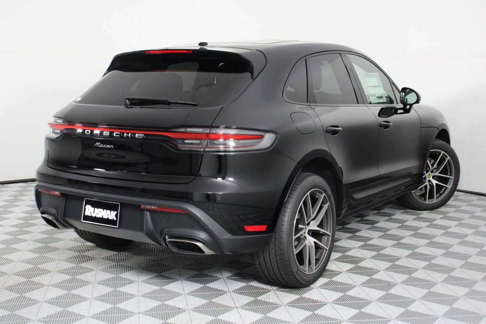 New 2026 Porsche Macan AWD/4WD image 7