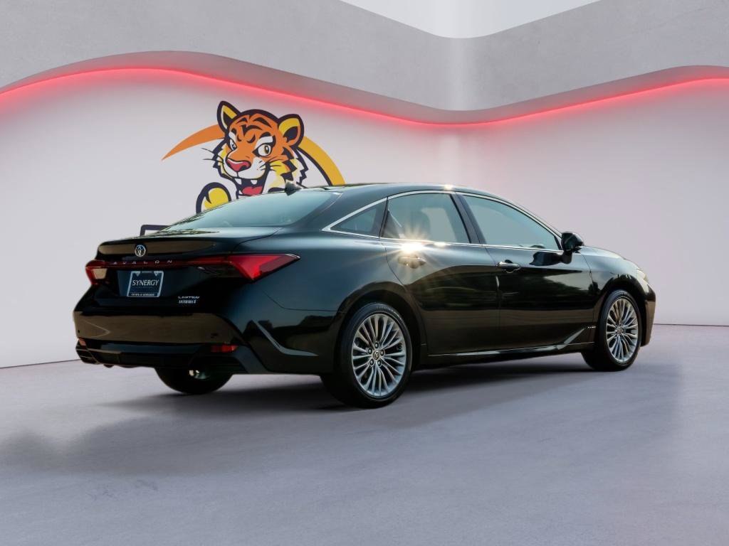 Used 2022 Toyota Avalon Limited w/ Advanced Safety Package FWD image 5