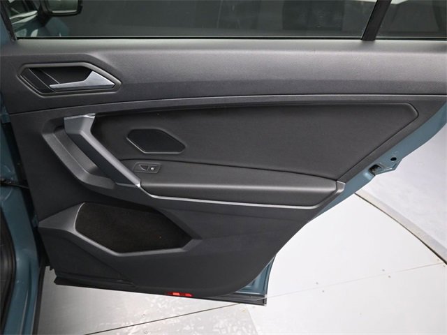 Used 2020 Volkswagen Tiguan SE w/ Panoramic Sunroof Package image 34