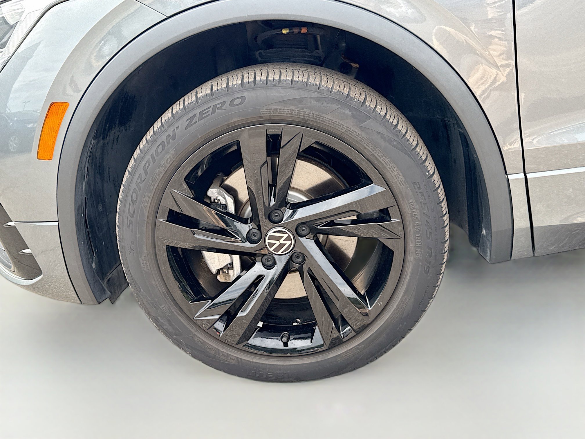 Used 2023 Volkswagen Tiguan SE R-Line FWD image 42