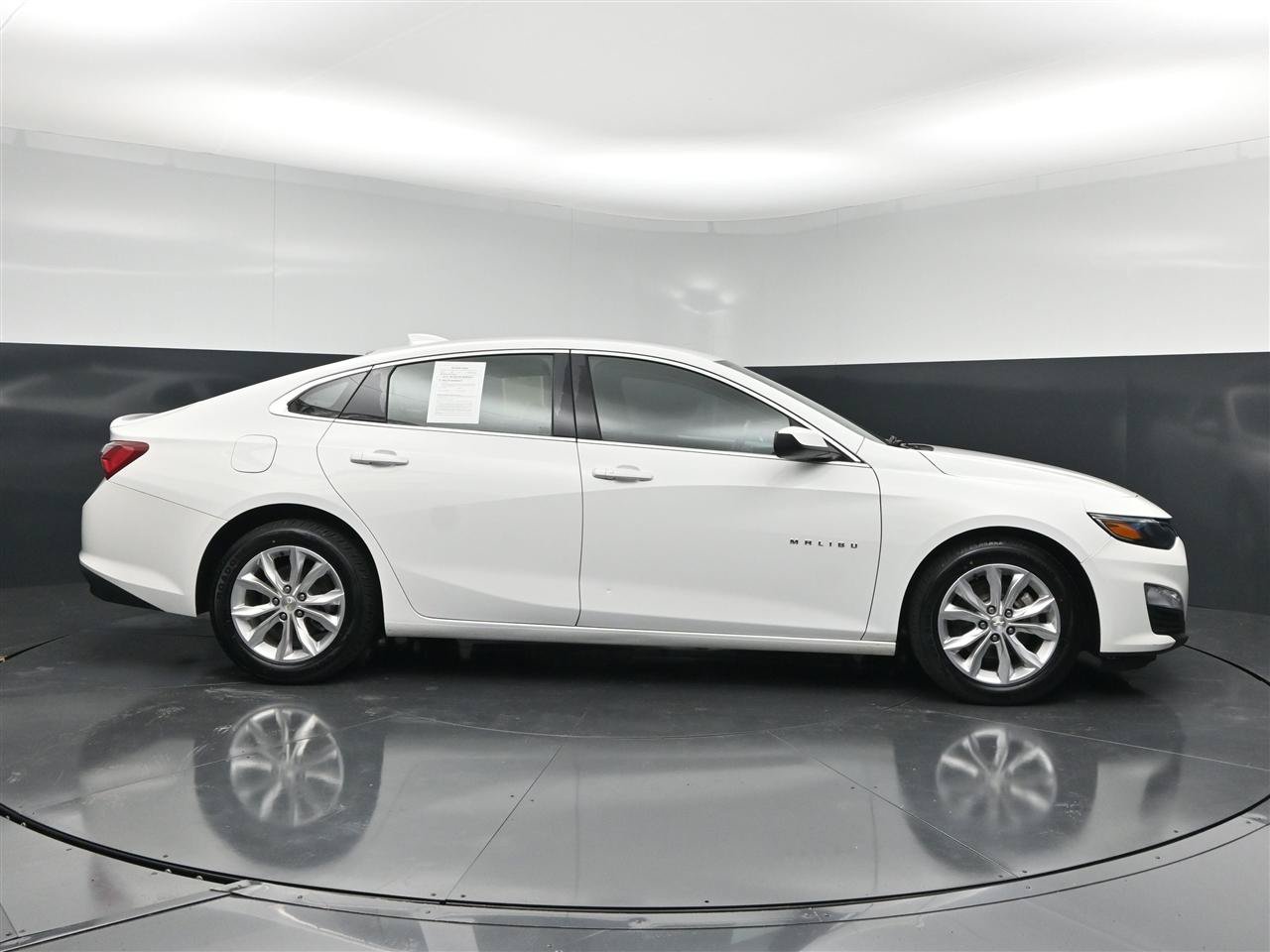 Used 2022 Chevrolet Malibu LT FWD image 4