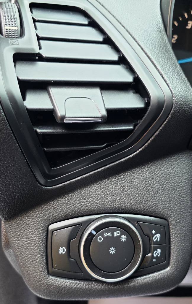 Used 2016 Ford Escape SE FWD image 14