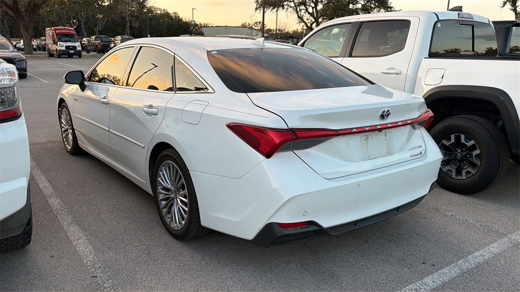 Used 2019 Toyota Avalon Limited image 4