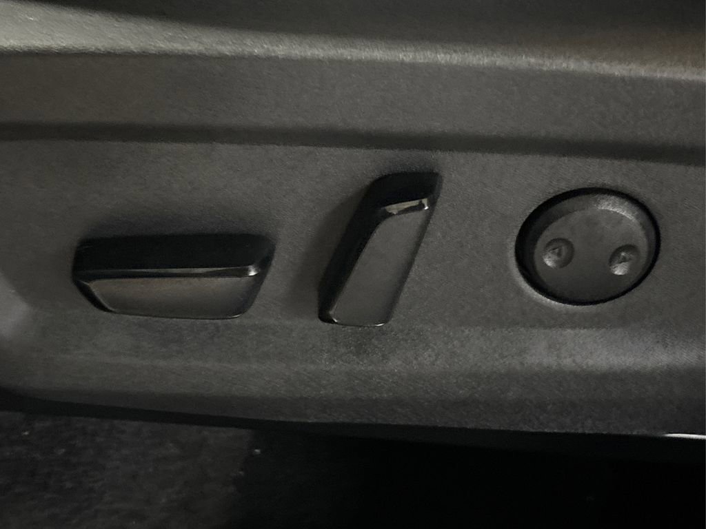 Certified 2025 Nissan Murano SV image 38