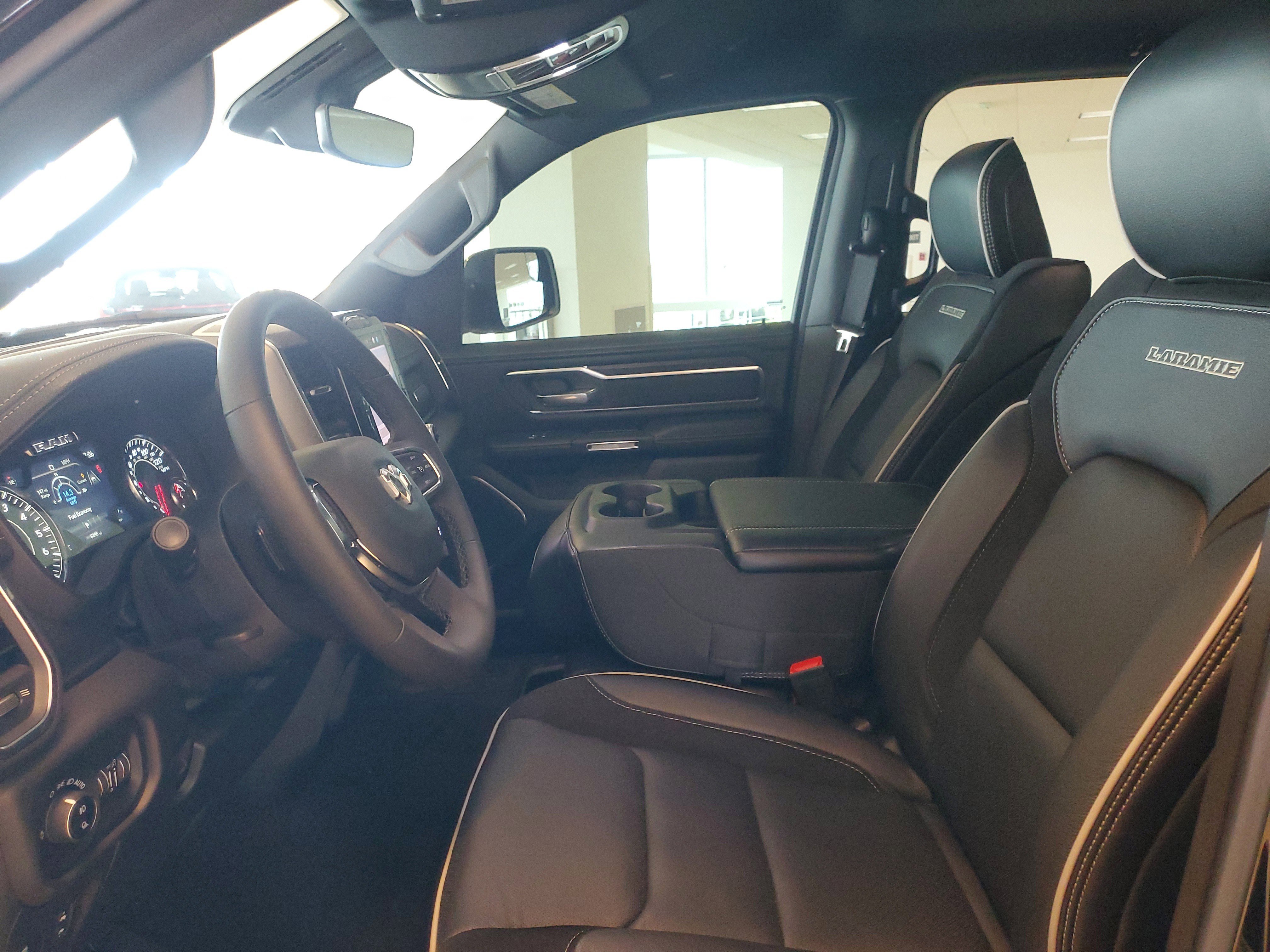 Used 2025 RAM 1500 Laramie AWD/4WD image 17