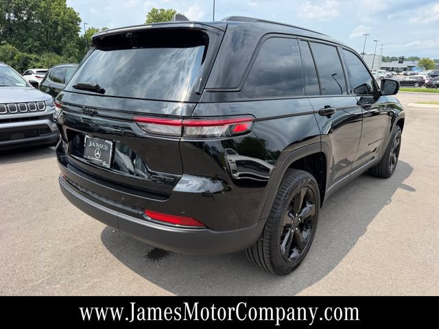 Used 2025 Jeep Grand Cherokee Limited w/ Luxury Tech Group II AWD/4WD image 7