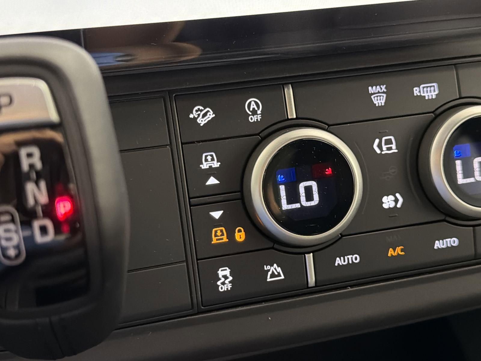 New 2026 Land Rover Defender 130 X-Dynamic SE image 19