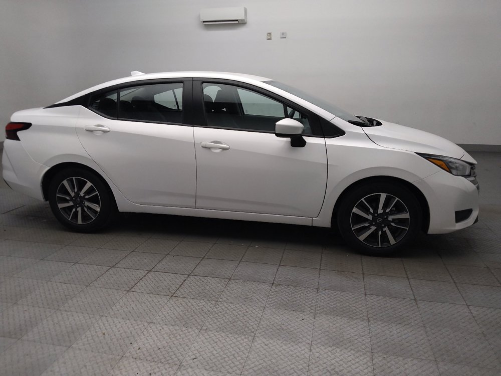 Used 2025 Nissan Versa SV FWD image 11