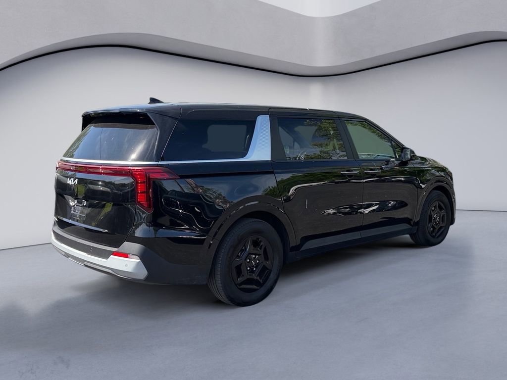 Used 2025 Kia Carnival FWD image 5