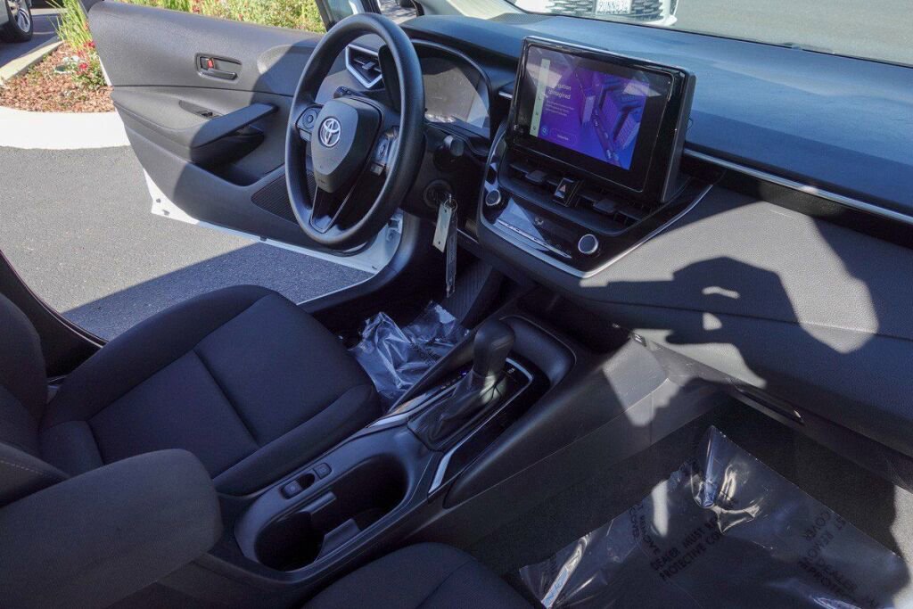 Used 2023 Toyota Corolla LE image 14