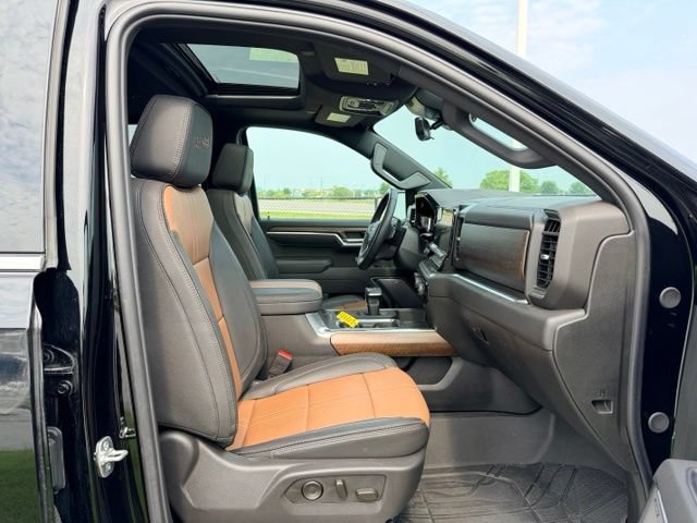 Certified 2025 Chevrolet Silverado 1500 High Country AWD/4WD image 11
