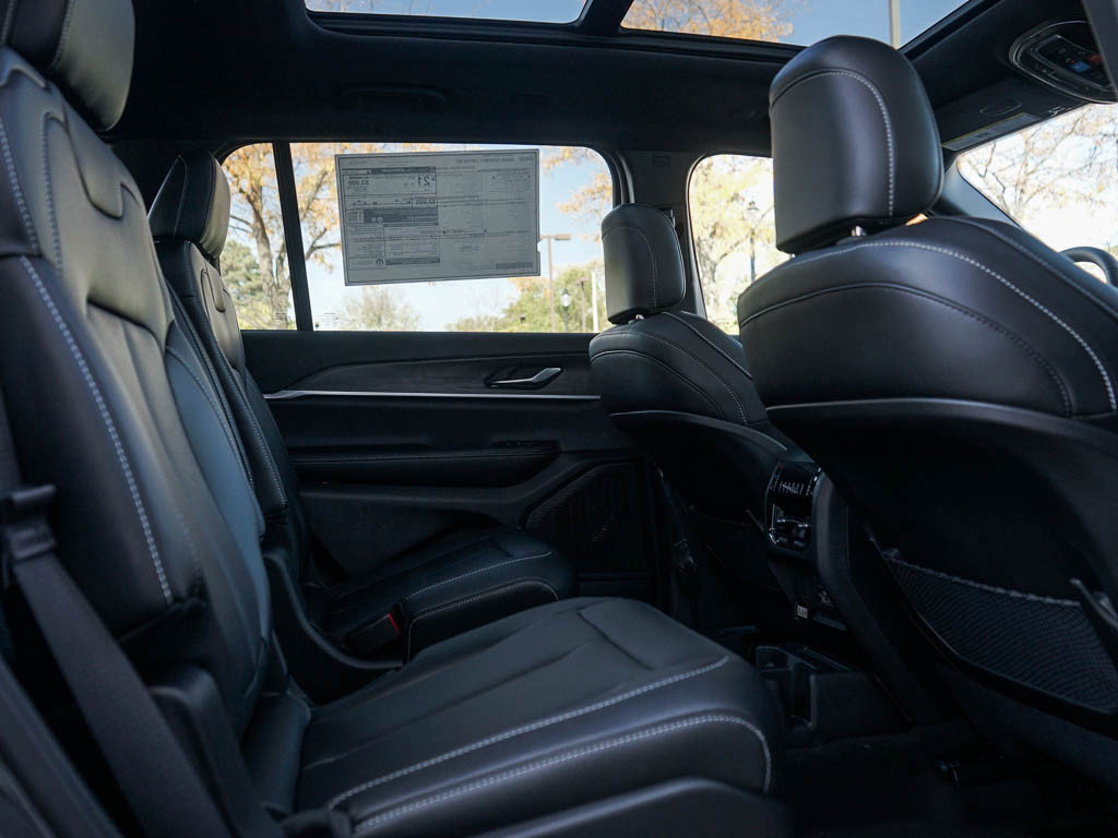 New 2025 Jeep Grand Cherokee L Limited w/ Trailer Tow Package image 12