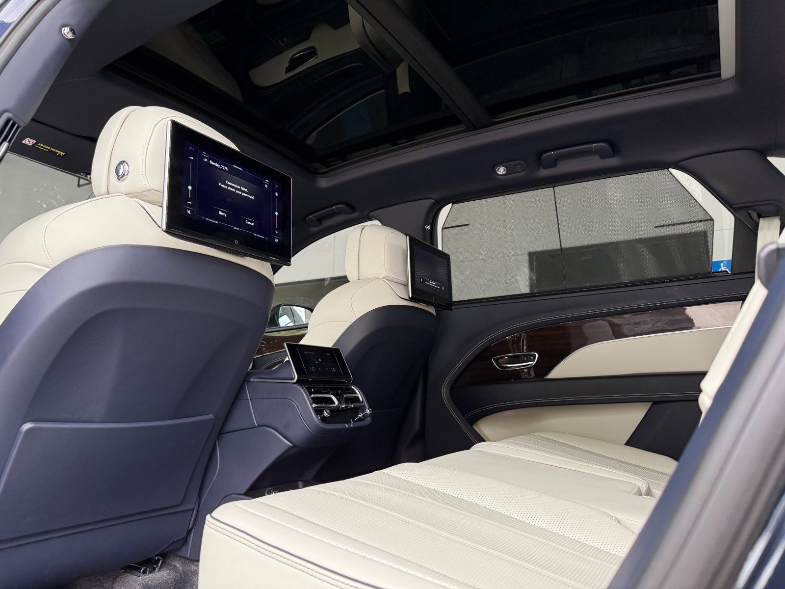 Used 2023 Bentley Bentayga Extended Wheelbase image 26