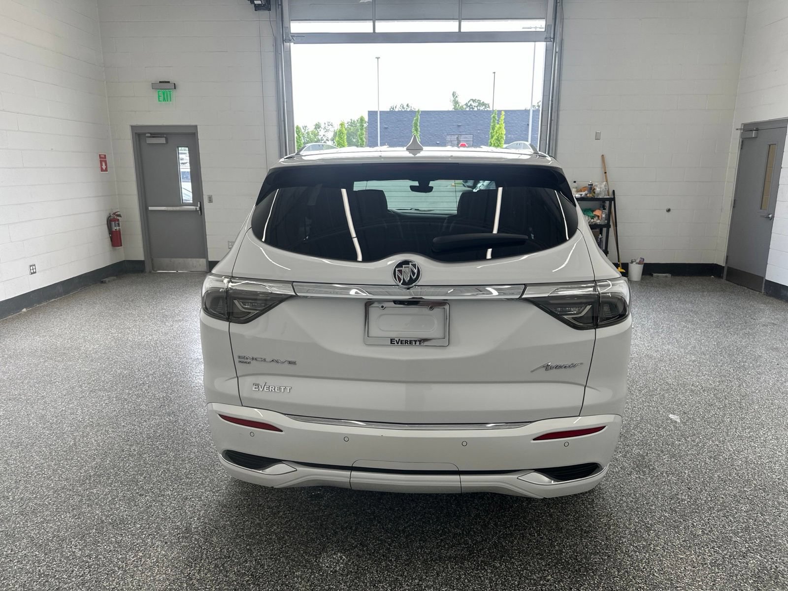 Used 2023 Buick Enclave Avenir w/ Avenir Technology Package AWD/4WD image 7