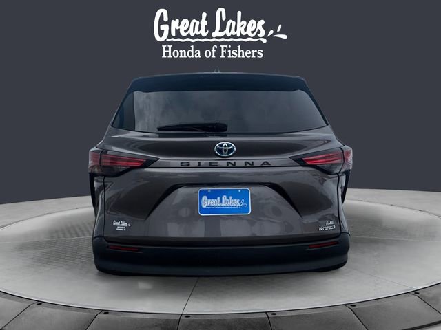 Used 2022 Toyota Sienna LE image 4