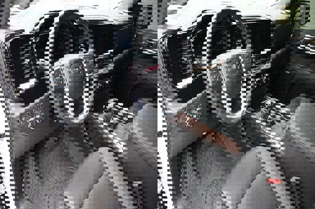 Used 2025 GMC Sierra 1500 Elevation w/ Elevation Premium Package image 11