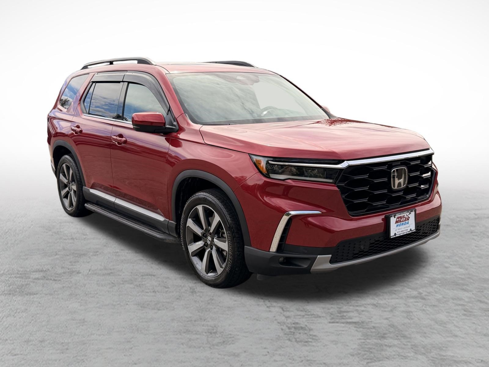 Used 2025 Honda Pilot Touring image 3