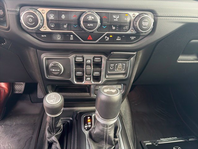 Used 2024 Jeep Wrangler Unlimited Sahara w/ Technology Group AWD/4WD image 24