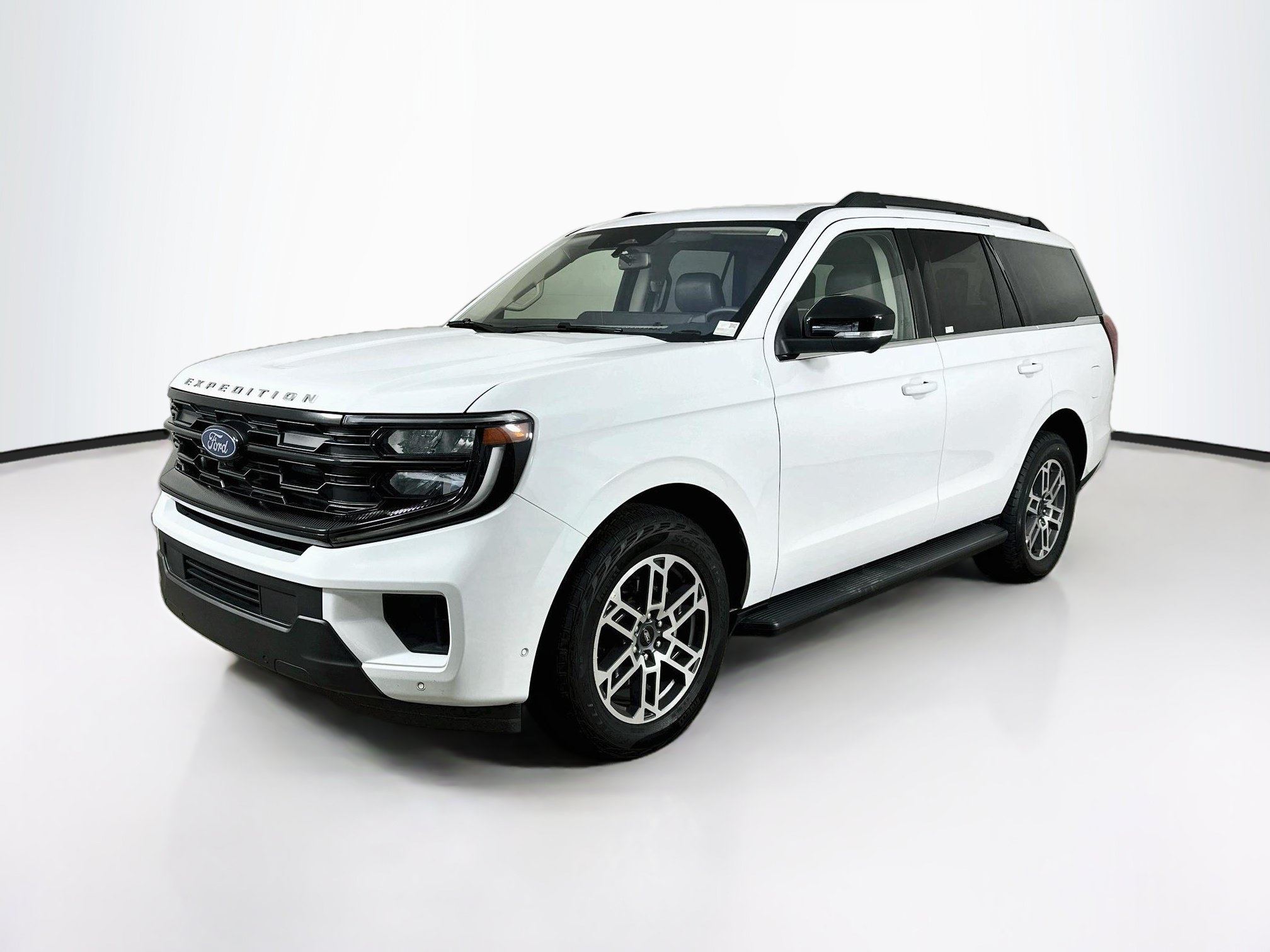 Used 2025 Ford Expedition Active AWD/4WD image 3