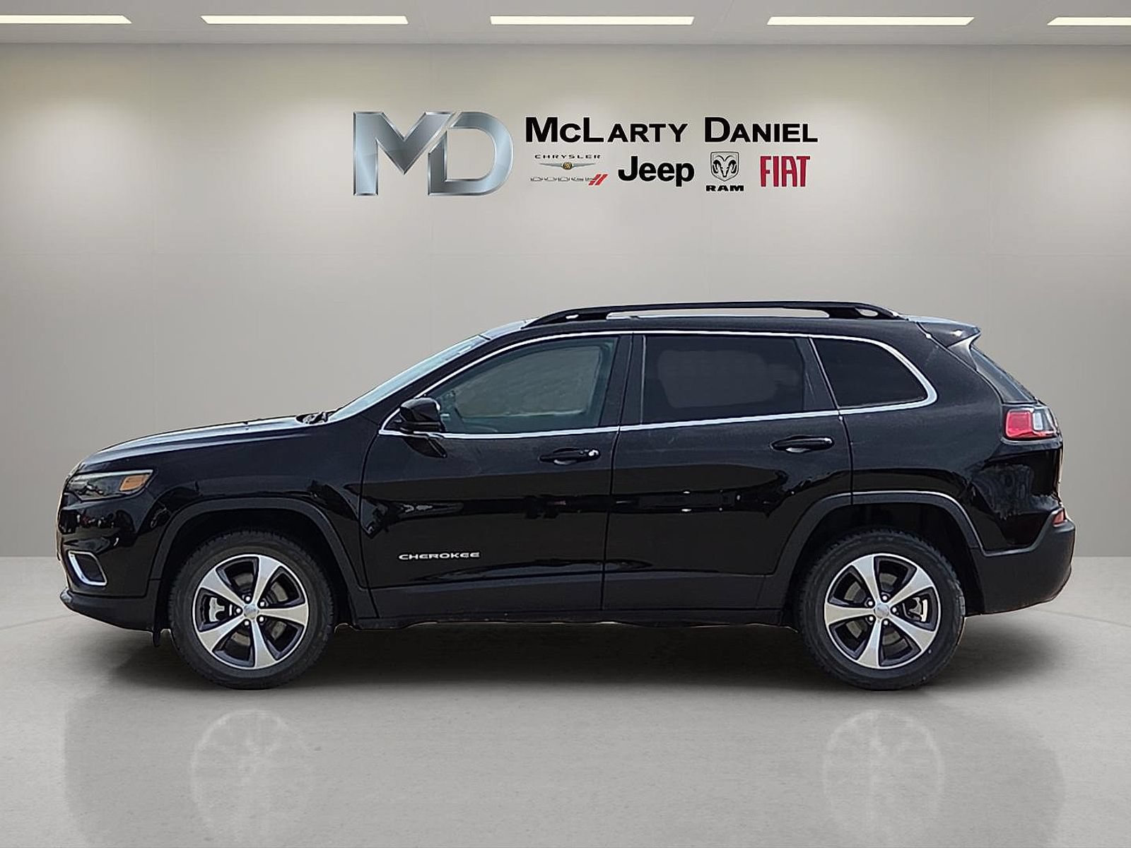 Used 2022 Jeep Cherokee Limited AWD/4WD image 3