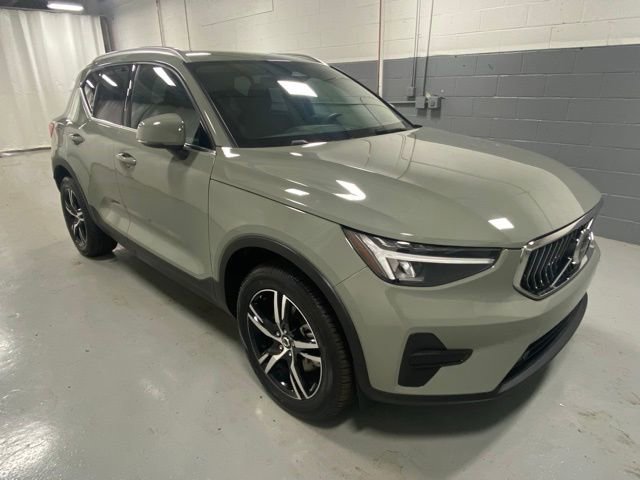 Certified 2025 Volvo XC40 B5 Core AWD/4WD image 4