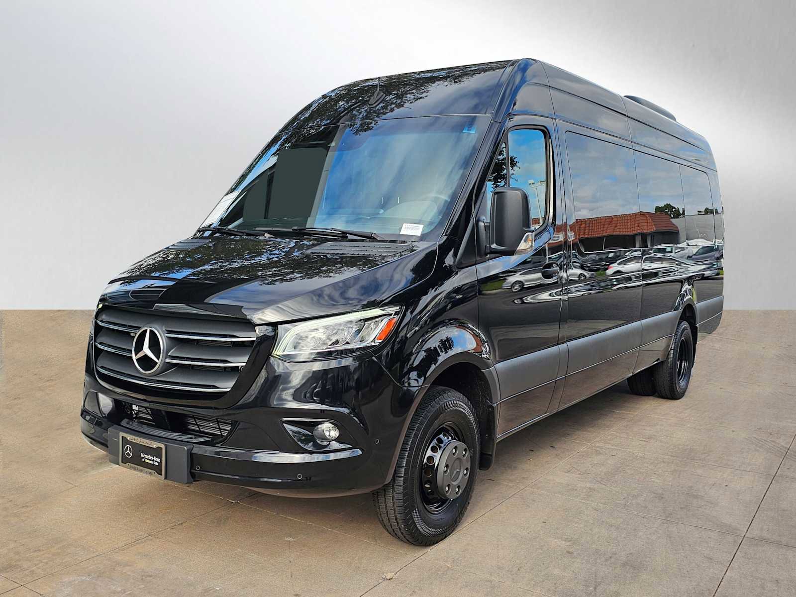 Used 2024 Mercedes-Benz Sprinter 4500 image 9