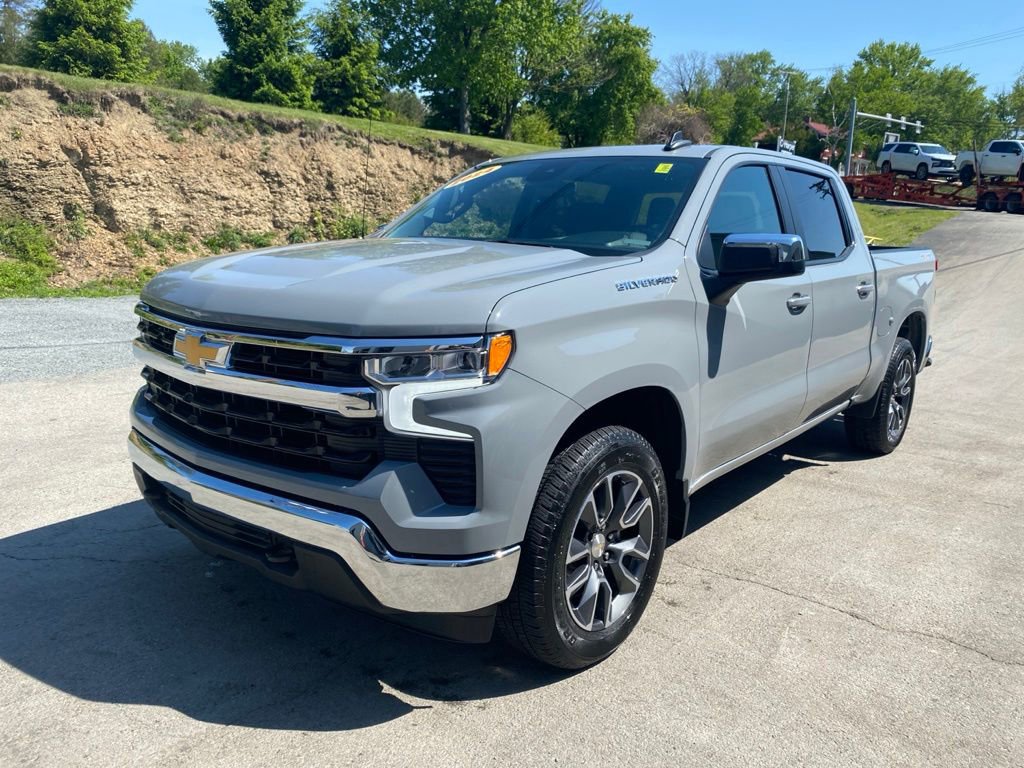 Used 2024 Chevrolet Silverado 1500 LT AWD/4WD image 7