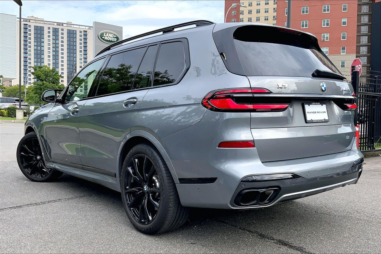 Used 2024 BMW X7 M60i w/ Executive Package AWD/4WD image 3
