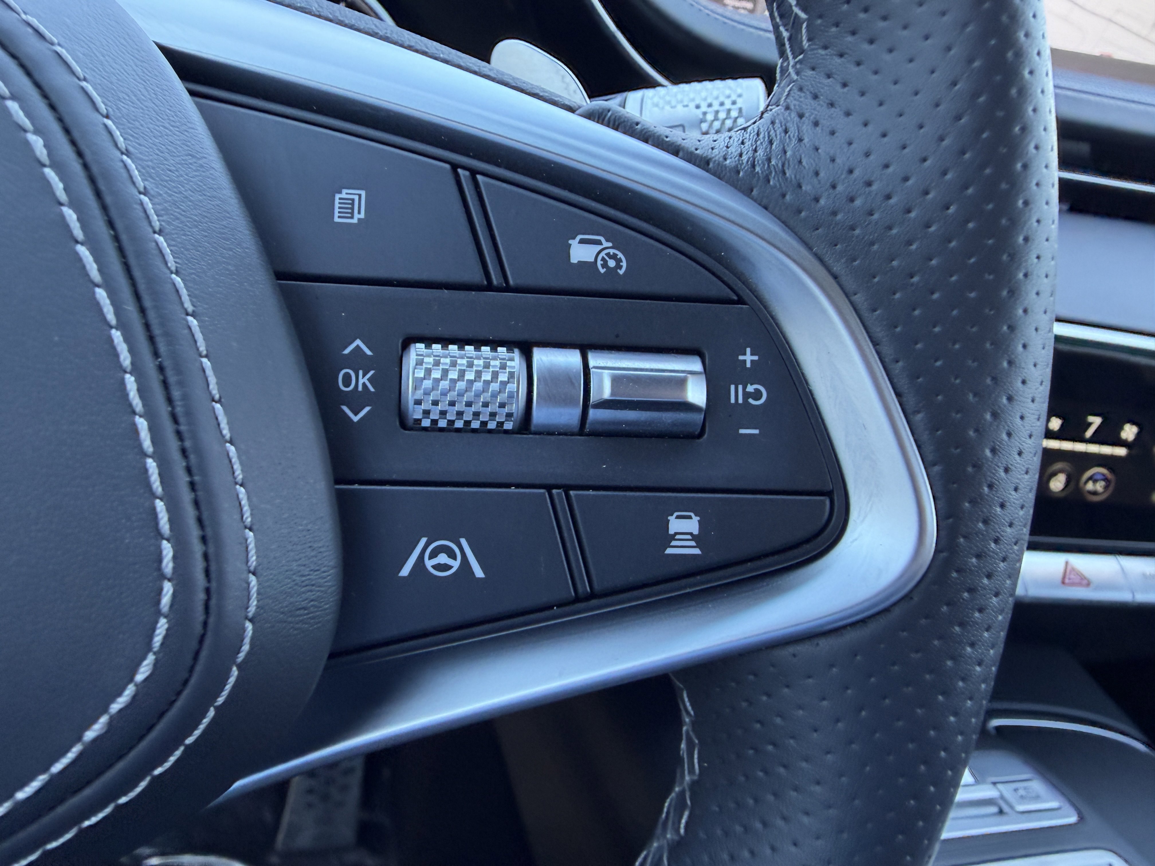 Used 2023 Genesis GV70 2.5T w/ Sport Prestige Package image 27