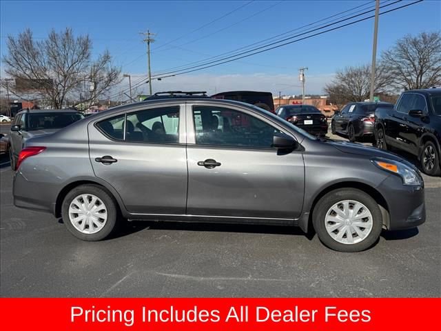 Used 2019 Nissan Versa S FWD image 2