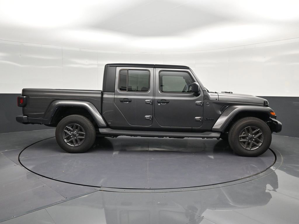 Used 2025 Jeep Gladiator Sport AWD/4WD image 4