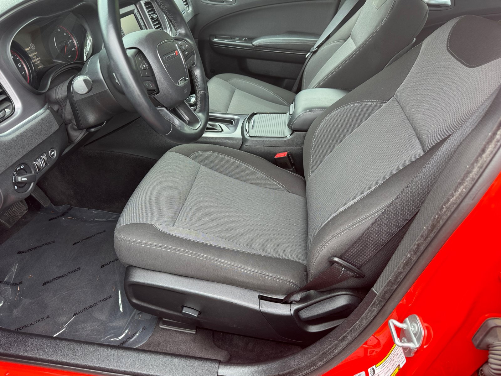 Used 2017 Dodge Charger SE w/ Blacktop Package RWD image 13