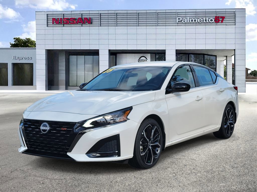 Used 2025 Nissan Altima 2.5 SR FWD image 3