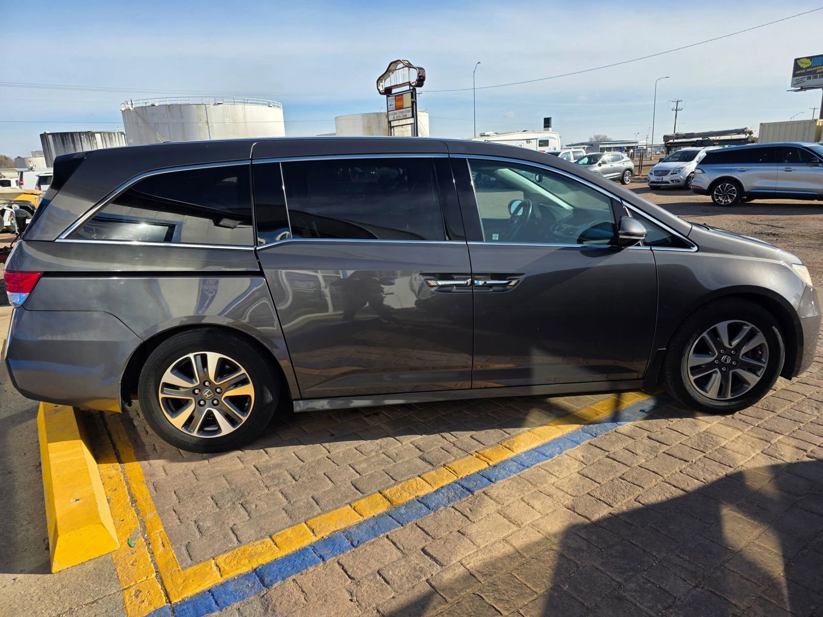 Used 2016 Honda Odyssey Touring Elite image 4