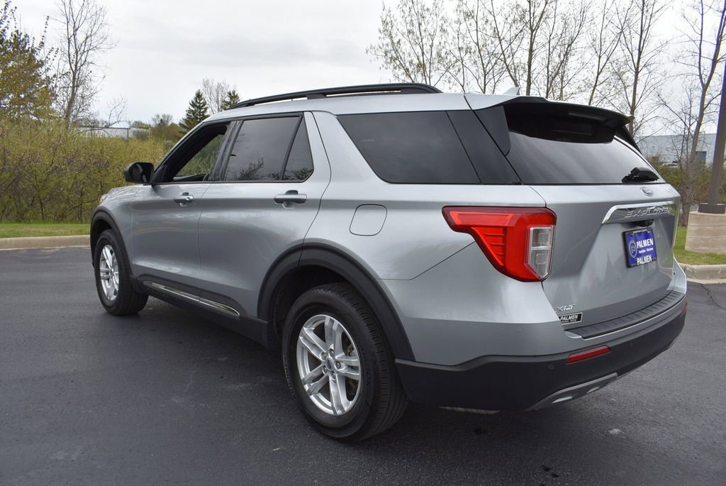 Used 2020 Ford Explorer XLT w/ Equipment Group 202A AWD/4WD image 8