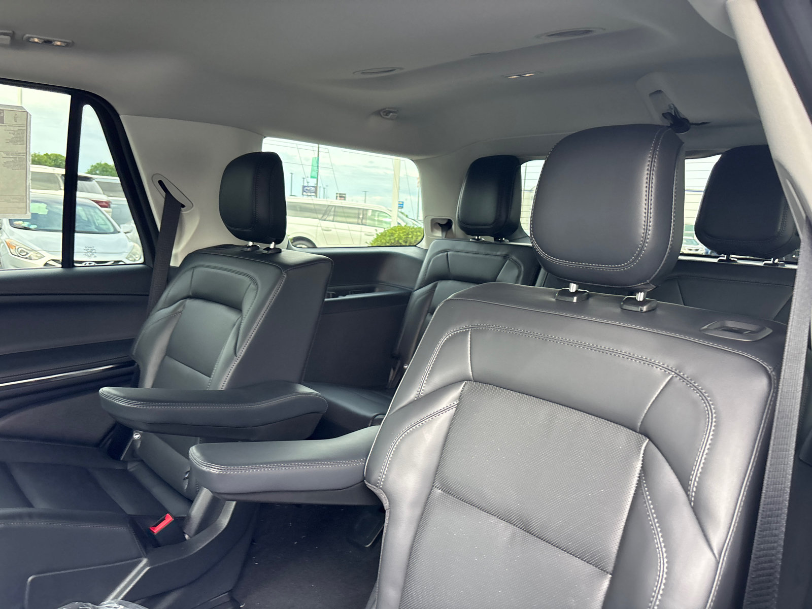 New 2026 Lincoln Navigator Premiere AWD/4WD image 25