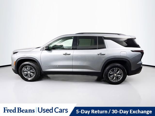Used 2025 Chevrolet Traverse LT image 4