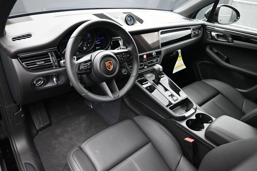 New 2026 Porsche Macan AWD/4WD image 4