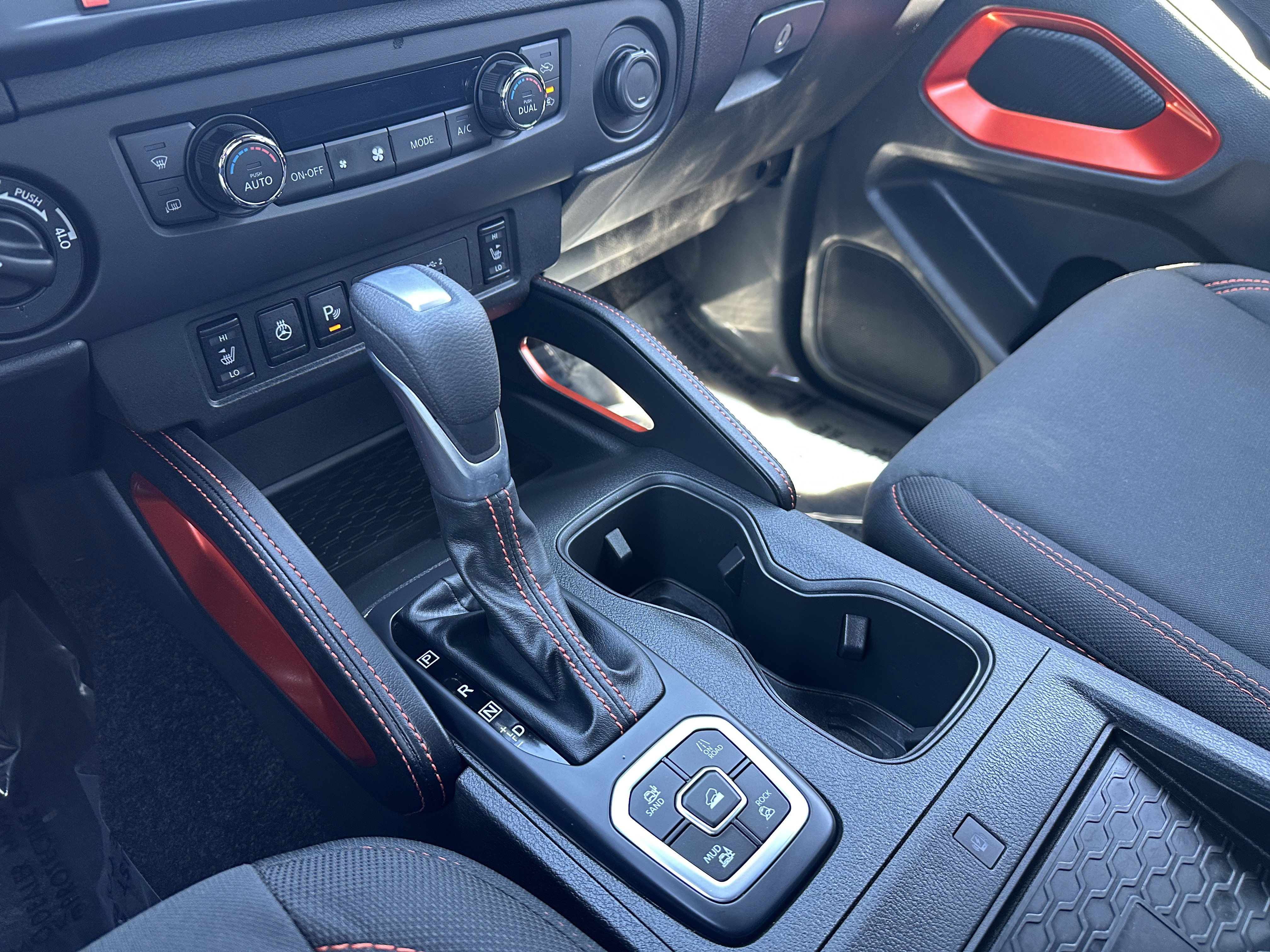 Used 2026 Nissan Frontier PRO-4X w/ Pro-4x Convenience Package image 8