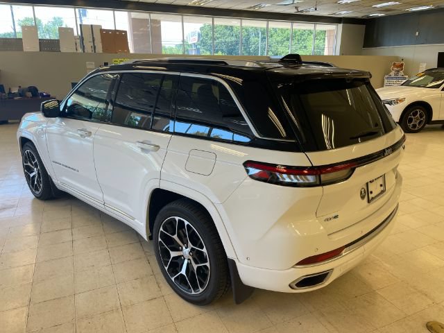Used 2023 Jeep Grand Cherokee Summit AWD/4WD image 9