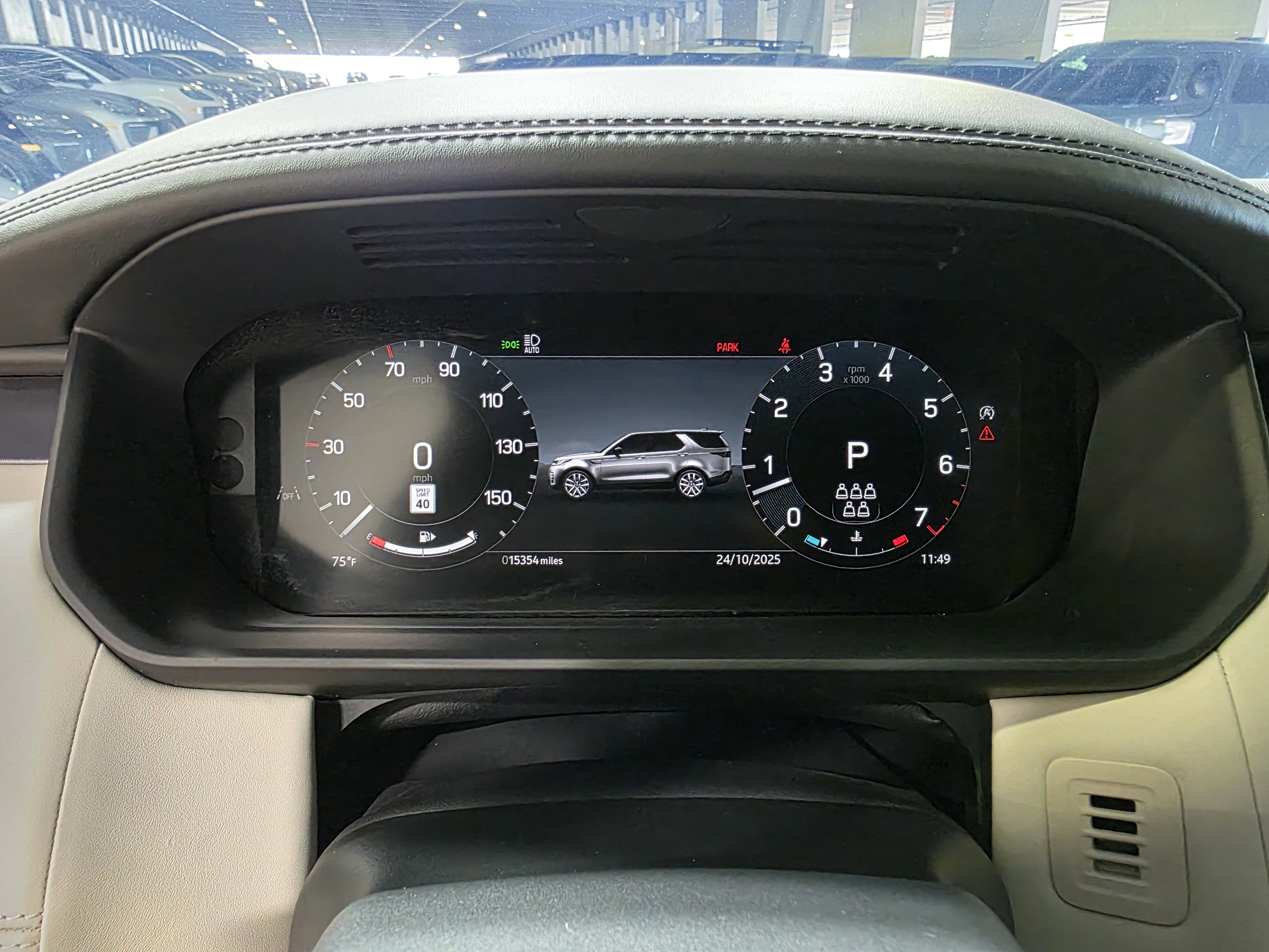 Used 2024 Land Rover Discovery Metropolitan Edition image 26