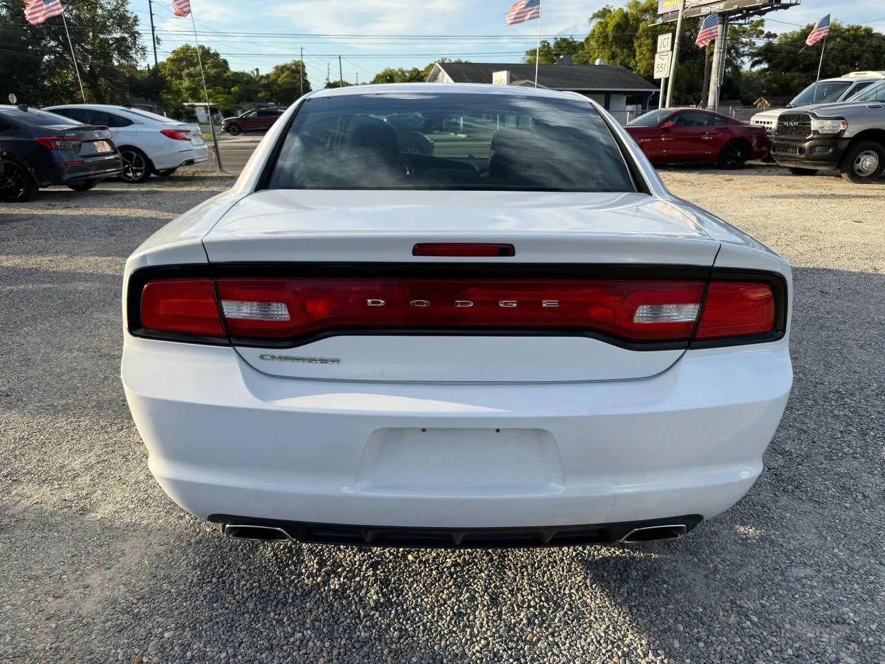 Used 2014 Dodge Charger SE RWD image 4