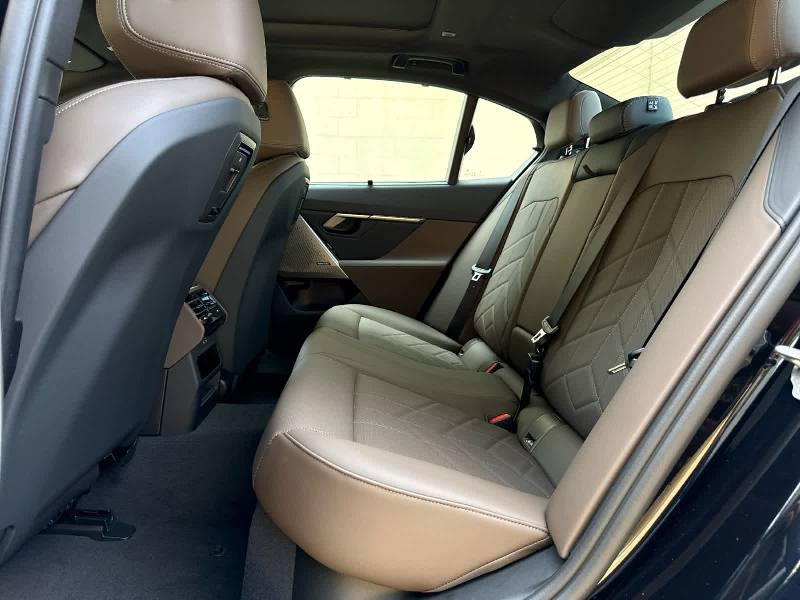 New 2026 BMW 550e xDrive w/ Premium Package image 16