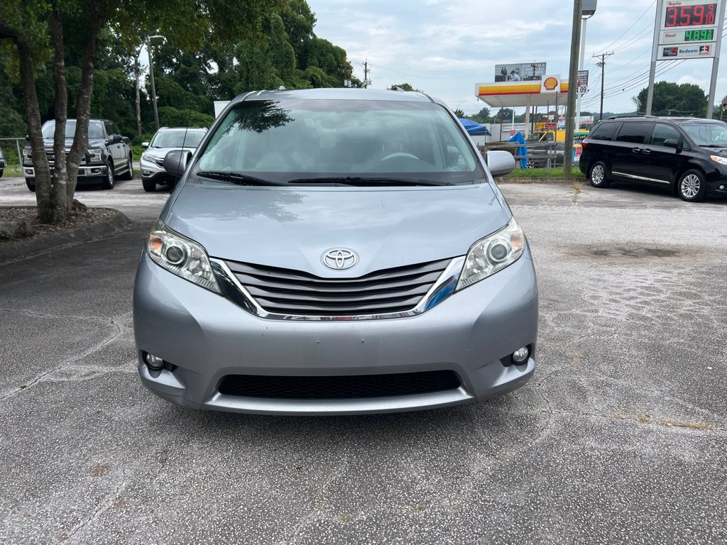 Used 2013 Toyota Sienna XLE FWD image 6